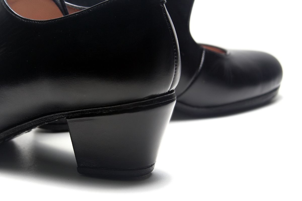 What Is A Cuban Heel On A Shoe